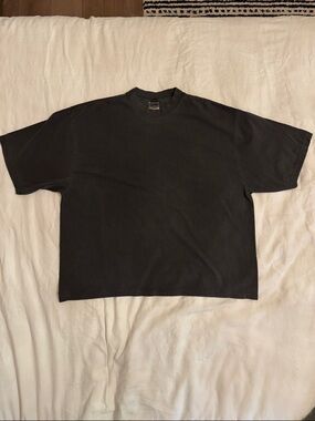 Men's Short Sleeve Crewneck Tee in Black